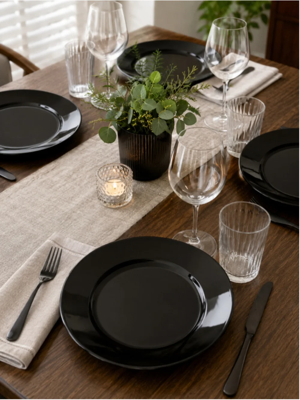 Set of 4 Solid Black 10.5” Ironstone Dinner Plates – New
